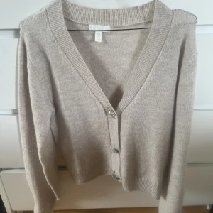 Tröja  - En somrig tröja och jag alltid använt pga inte min stil, vilket är mycket synd 