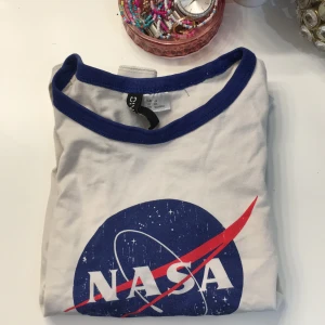 Nasa tröja  - Nasa tröja sl xs fint skick men också använd skick💗🥰