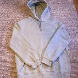 Hm huvtröja  - Säljer huvtröja från hm i mint färg, skick 10/10