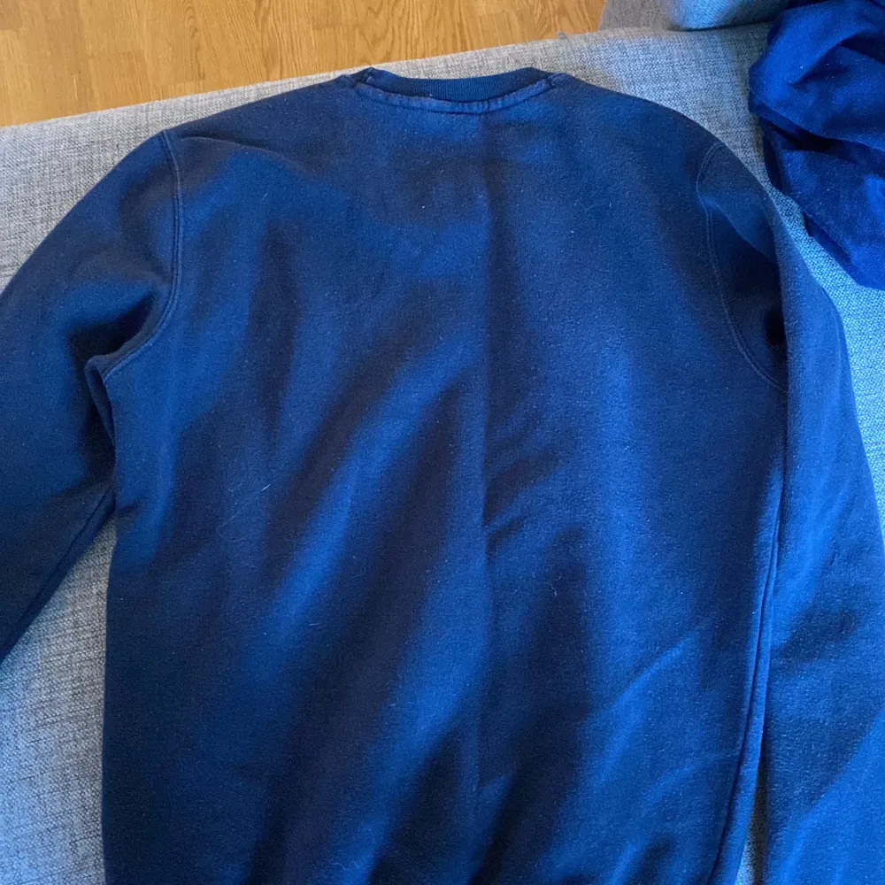 Hej. Säljer en Champion sweatshirt i storlek S. Knappt använd. . Tröjor & Koftor.