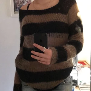 Skitsnygg tjocktröja - Tjocktröja som är så cool och snygg men inte riktigt min stil längre ❤️