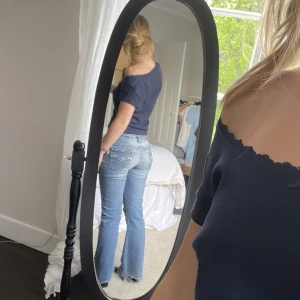 low waist jeans  - säljer ett par lågmidjade ”jag jeans” då det har blivit för korta för mig. skriv gärna ifall ni har några frågor, vill ta reda på mått eller fler bilder.❤️