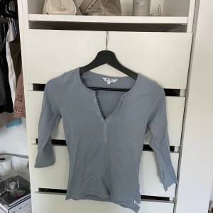 Söt sommar topp - Helt ny, storlek 34/36, 60 ex frakt, frakten kostar ca 60kr. Skriv privat för fler bilder