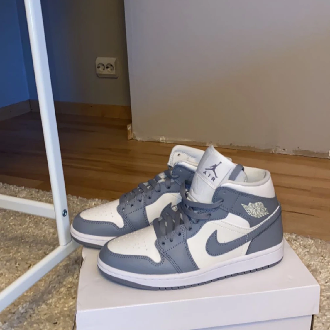 Jordans 1 mid Stealth