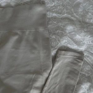 Tights - Säljer träningsbyxor i stl xs/s ❤️ säljer då dem inte kommer till användning. Lite långa på mig som är 163