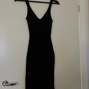 Låt stickad klänning - Svart känning, använd 1 gång