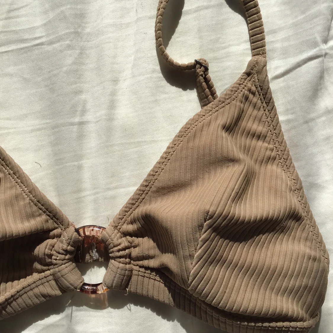 Söt beige bikinitopp  - 90