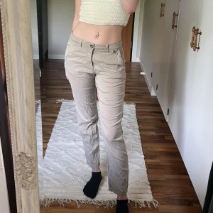 Byxor - Så himla fina byxor med fint skick🌸