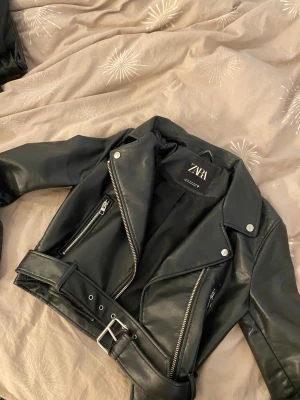 skinnjacka - skinnjacka från zara i storlek M❤️ 250 kr inkl frakt