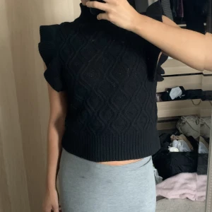 Stickad väst - Stickad väst 