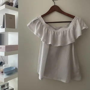 Gina tröja - Ja den är i bra skick, säljer då jag inte längre har användning av den.