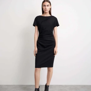 Figursydd klänning  - Figursydd kortärmad klänning