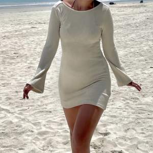 Sandfärgad strandklänning