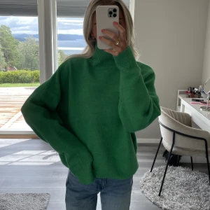 Grön stickad tröja💚 - Säljer denna fina stickade tröja från zara💚