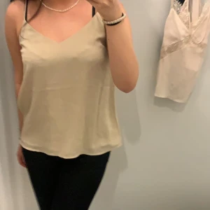 linne - säljer detta super gulliga linnet ifrån bikbok!! aldrig använt 💖💖