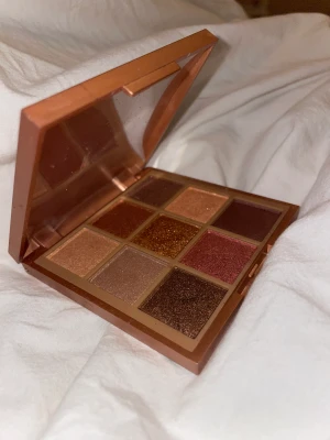 makeup mekka palett - en jättefin ögonskuggs palett med många fina färger!!