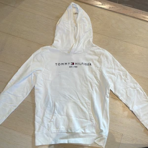 Tommy Hilfiger hoodie - Tommy Hilfiger Storlek 176 i bra skick