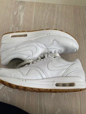 Damskor storlek 40,5 Nike air - Damskor i storlek 40,5 andvända en gång i fint skick