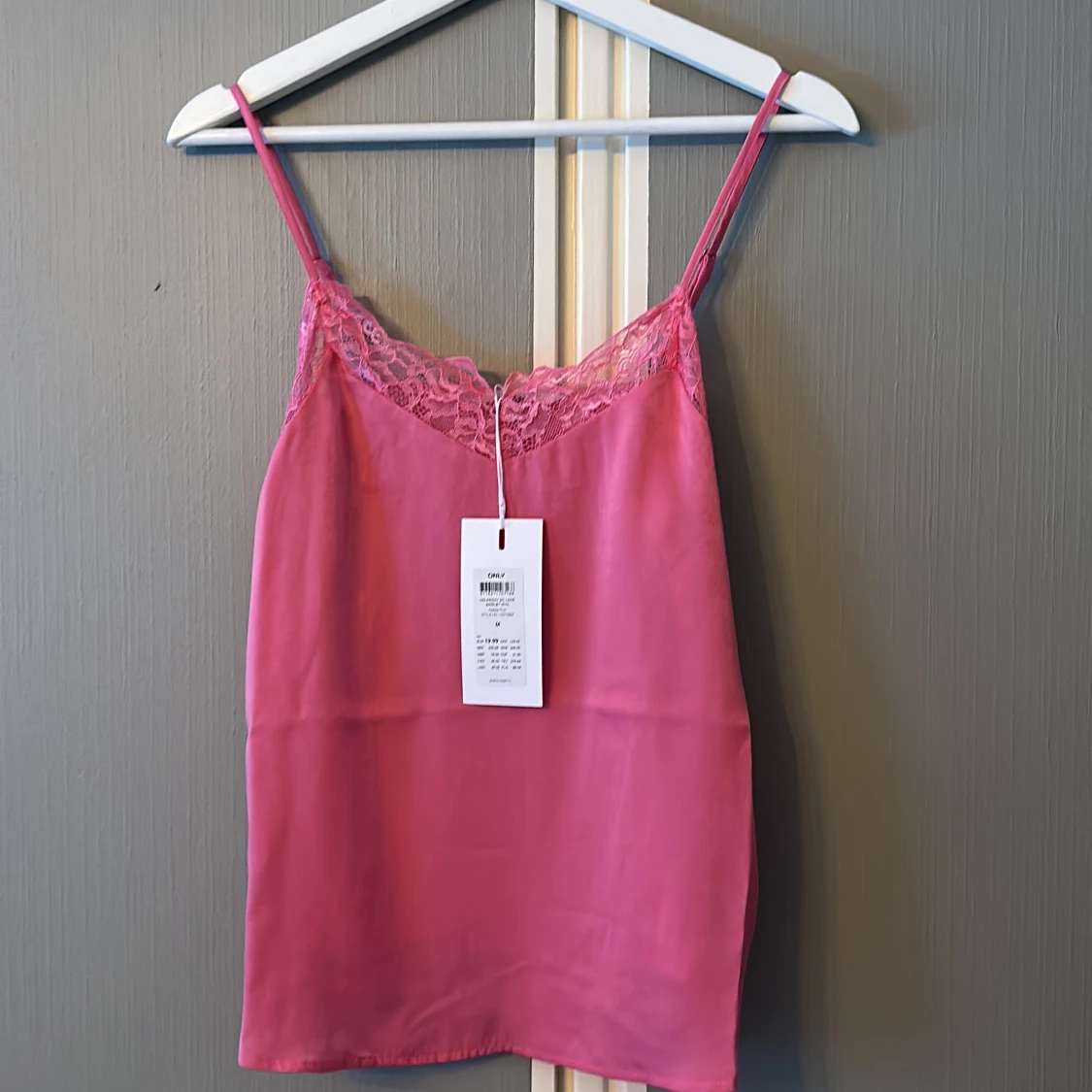 Linne i satin med spets  - 90