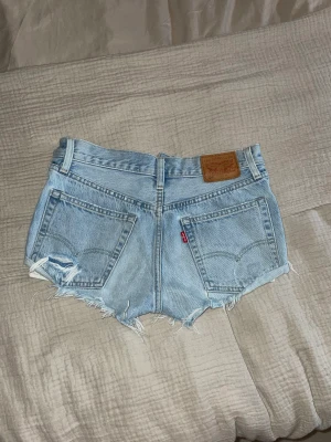 Levis shorts  - Fina Levis shorts i bra skick! Säljer pågrund av att dom är för små för mig. 