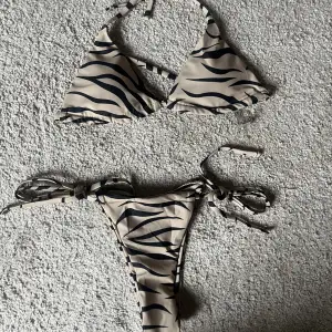 Säljer denna zebra mönstrade bikini som är helt oanvänd💕Vekrligen såå fin