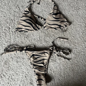 Zebra mönstrad bikini - Säljer denna zebra mönstrade bikini som är helt oanvänd💕Vekrligen såå fin