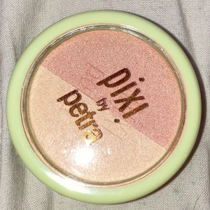 blush duo - oöppnad blush duo i färgen peach honey från pixi  original pris ca 200