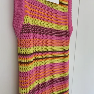 Stickad randig klänning zara   - En helt oanvänd stickad och randig klänning från zara som längre inte säljs i butik. Storlek S