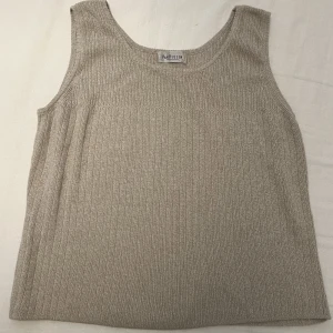 Knitted tank top - Vintage Van heusen tank top, knitted sweater, light weight, great for summer! Size is unknown but fits like a medium