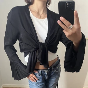 Bolero - Bolero liknande blus med vida ärmar🎀 Storlek XS-M 🎀