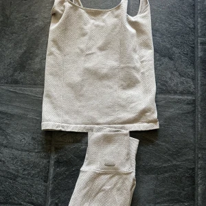 Aimn tränings sett  - Tights storlek xs linne storlek S 