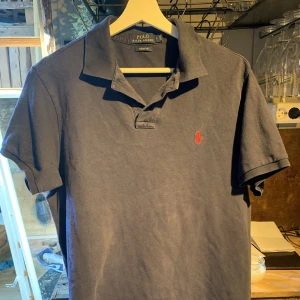 Ralph lauren piké  -  Snygg Ralph lauren pike storlek L Pm om du har frågor