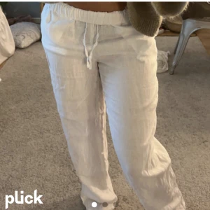 Linnebyxor  - Säljer dessa linnebyxor från hm i biege då dem inte kommer till användning längre. Köparen står för frakten🫶🏼