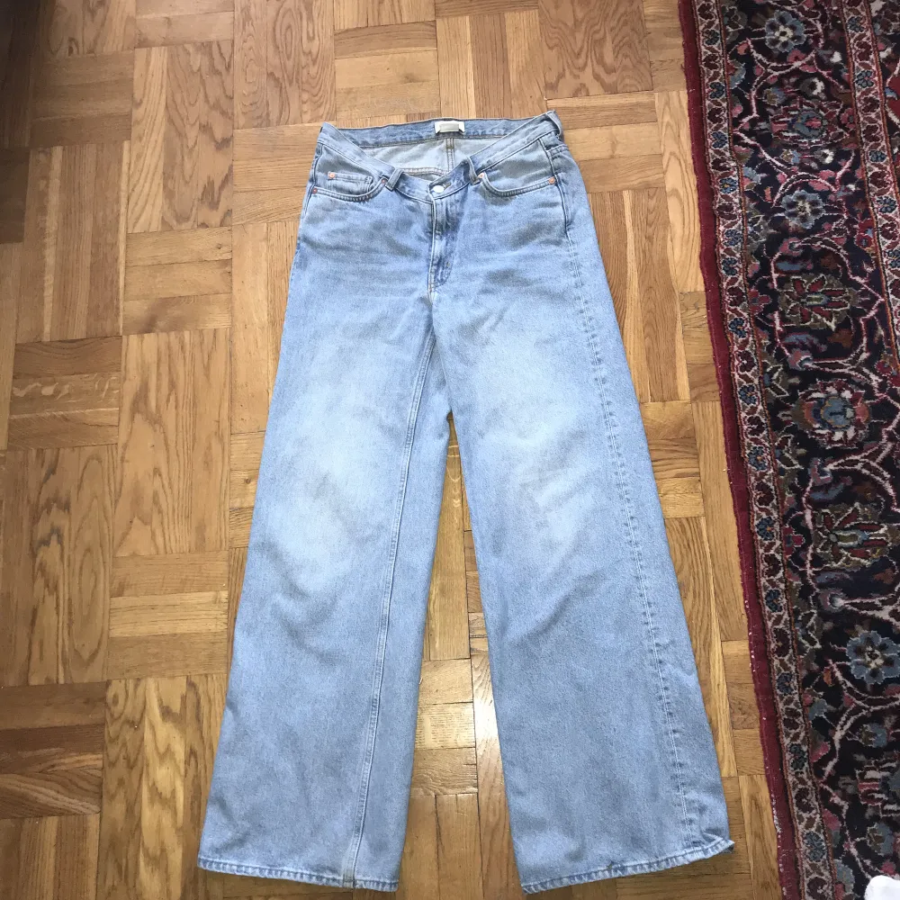Weekday Root Jeans i storlek 28. Jeans & Byxor.