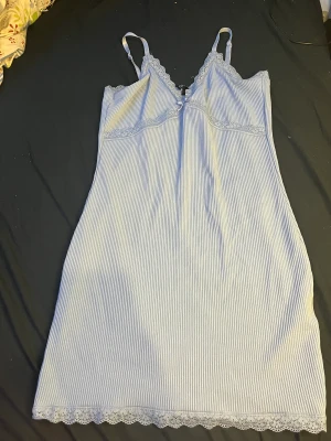 Sommar klänning - Sommarklänning från H&M som är oanvänd.