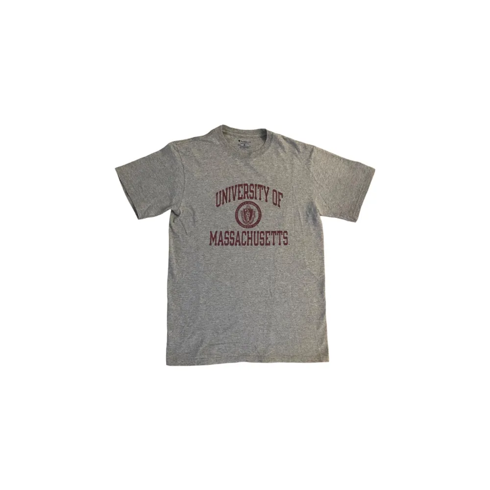 Champion Authentic Vintage T-shirt 🤍  Pris: •150kr  Stl: M  Bredd 48cm Längd 70cm  Kontakta oss för mer info🤍  . T-shirts.