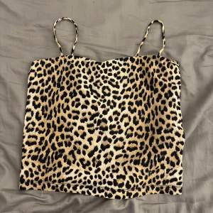 Ett leopard linne från Gina, bra skick