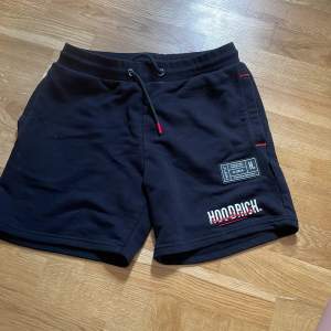 Hoodrich shorts  ny pris:600
