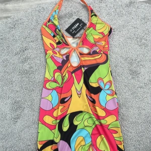 Mönstrad klänning  - Helt ny känning från Jaded London, köpt förra året men har it kommit till användning. Säljer för 250 kr, budgivning om fler är intresserade. 