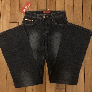 Low waist flared jeans  - Sååååå fina byxor och så ledsen att jag inte kan ha dom. För små för mig… helt nya använt 1 gång! Skriv för mått! 