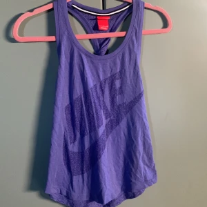 Nike linne lila twisted back brottarlinne S - Superfint linne f NIKE  Passar xs/s  Samfraktar!