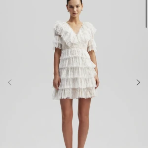 Studentklänning  - Säljer min super fina studentklänning. Storlek S. Super fint skick använd en gång! 