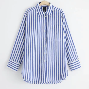 Skjorta - Skjorta Lindex Strl L 100% bomull  Fint skick, utan anmärkning. Ej struken på bilden.  Nypris 399