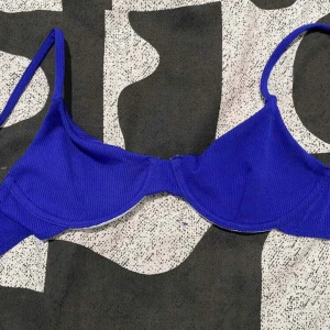 Bikini överdel  - Denna superfina bikiniöverdelen säljs pga för liten, aldrig använd! 