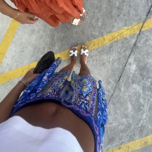 zara kjol - kort kjol som knappt är använd👒