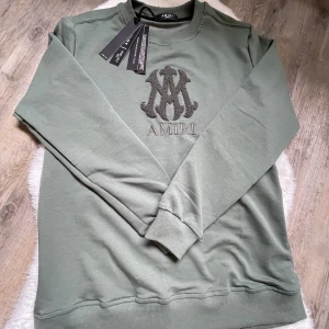 Amiri Tröja - Säljer min Amiri tröja som jag fick i present, Stl L men skulle gissat på att den passar M också😉 Priset kan diskuteras 