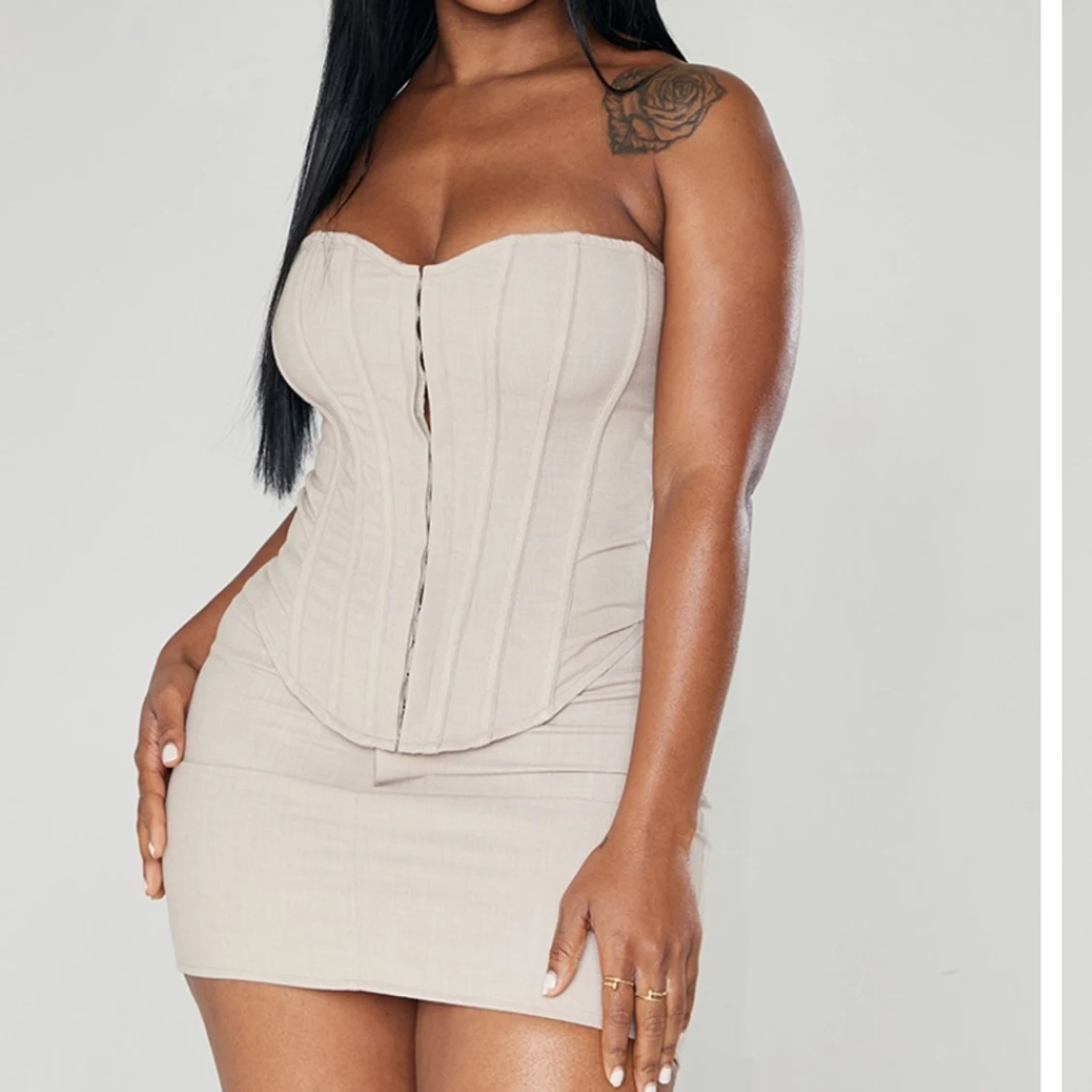 Beige korsett top och kjol sett 