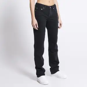 Dom är från Lager 157 i modellen ”icon” och jag köpte dom för 400 kr. Säljer då jag har lite för många jeans.  Köparen står för frakten. 🫶🫶