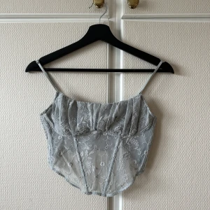 08 - Supersöt crop top från Zara, endast testad, frakt ingår ej 