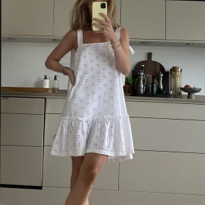 Oanvänd klänning från ASOS  - Lappar kvar 